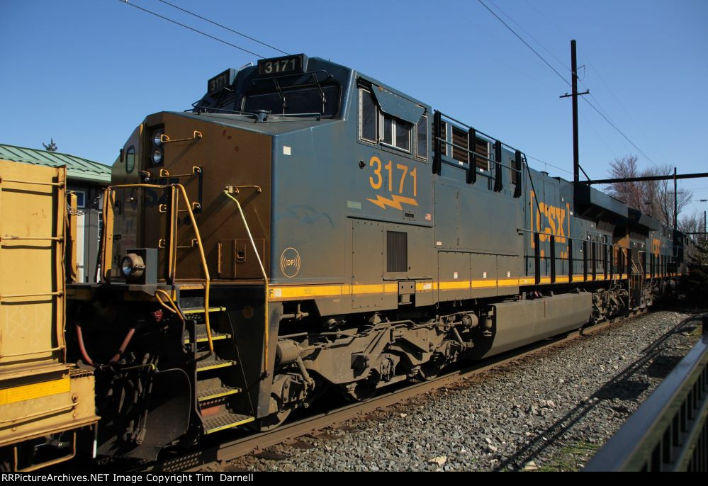 CSX 3171 on M422